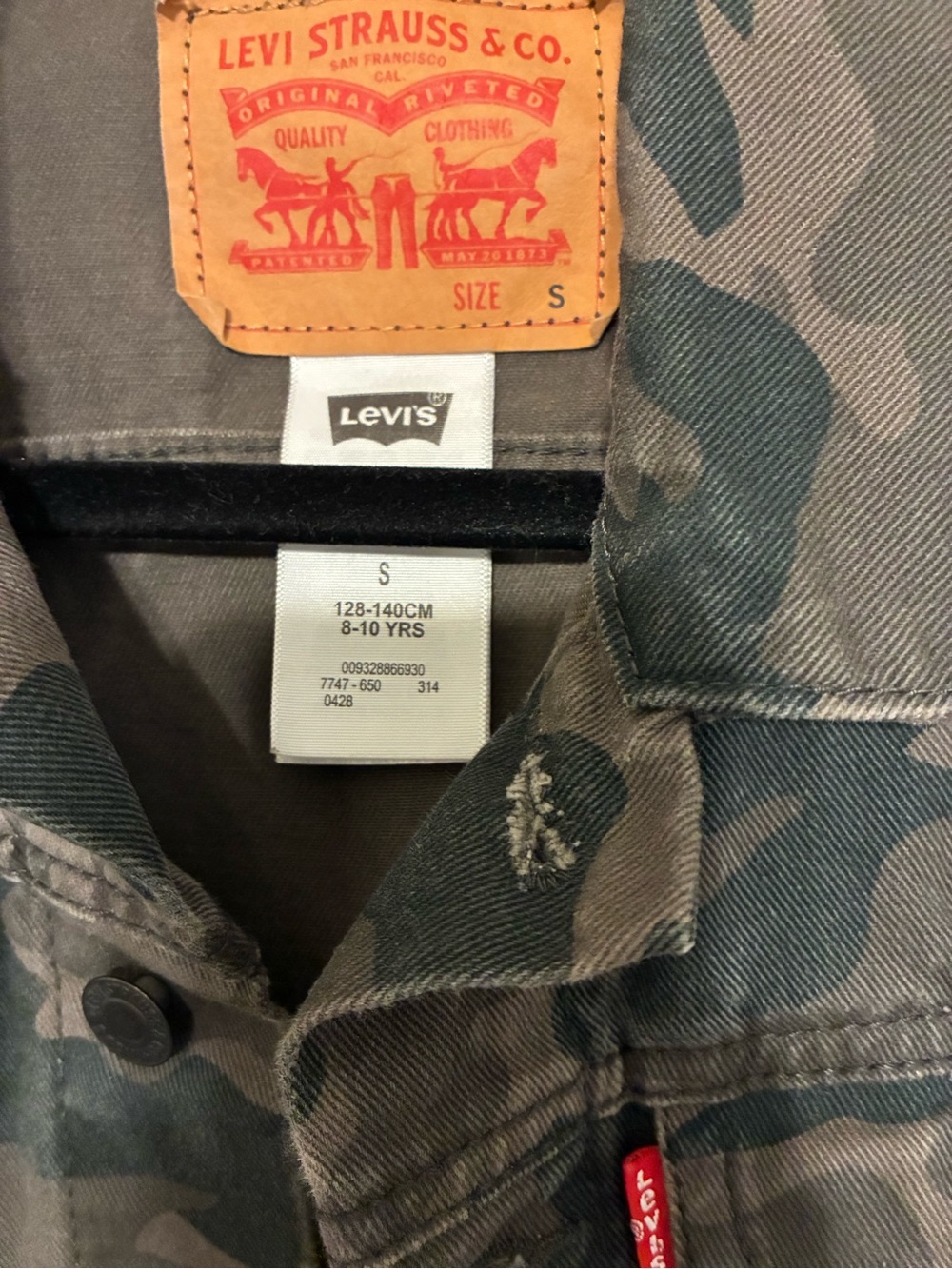 Levi's Kids Camo Denim Trucker Jacket - Olive Green & Dark Green - Picture 5 of 5